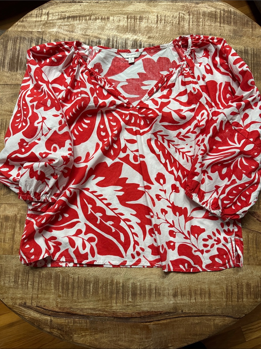 Banana Republic Red and White Floral V-Neck Puff Sleeve Top